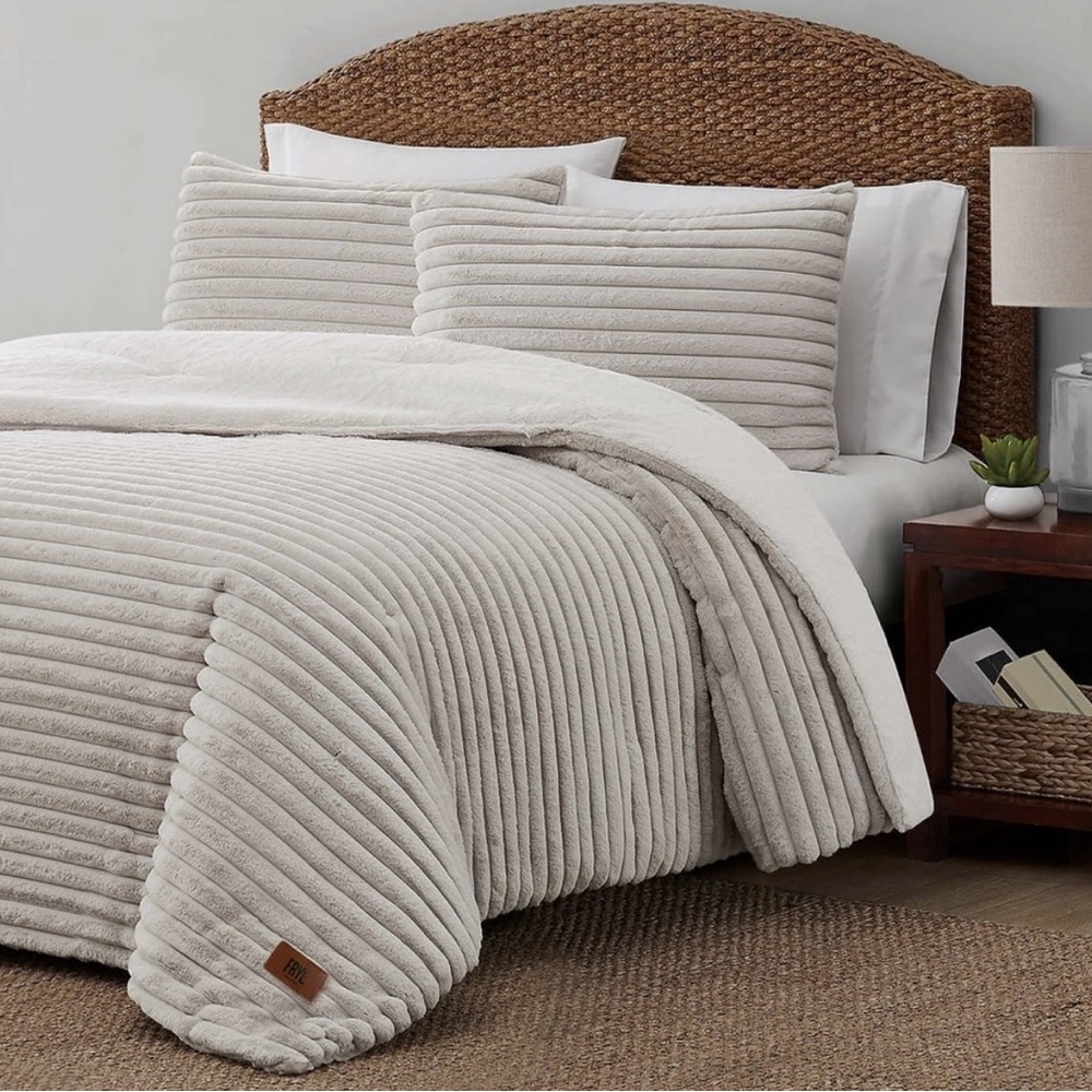 Viral Frye Faux Fur KING Comforter Set